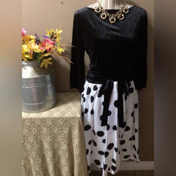 Dress V Dresses & Skirts - DRESS V Glamorous Polka Dot Dress *NEW